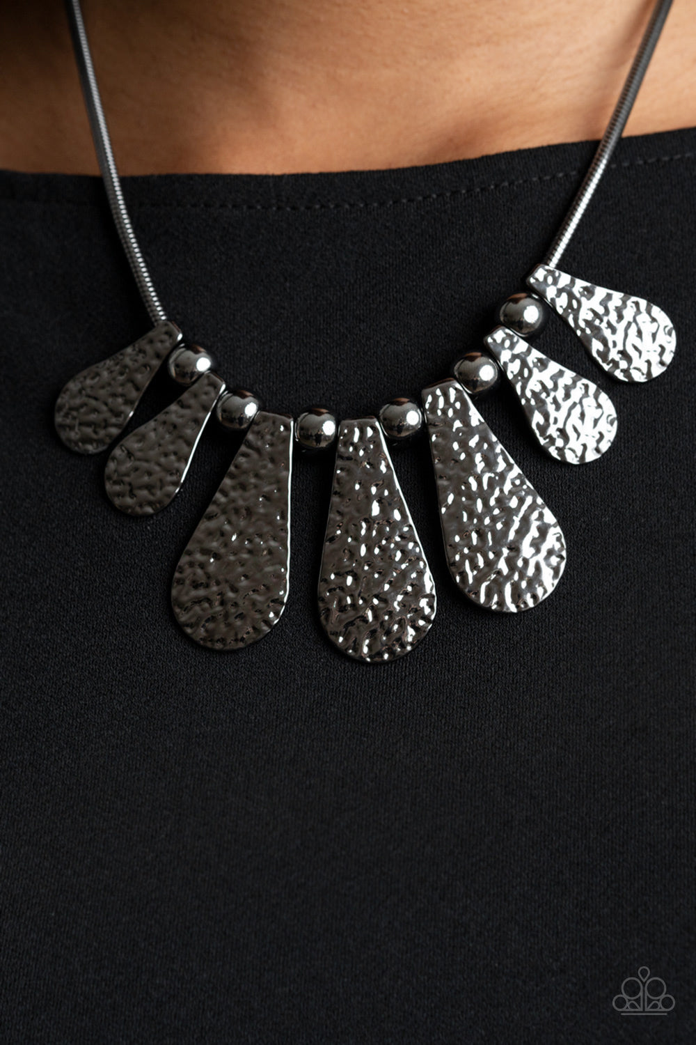 Gallery Goddess - Black Necklace Set