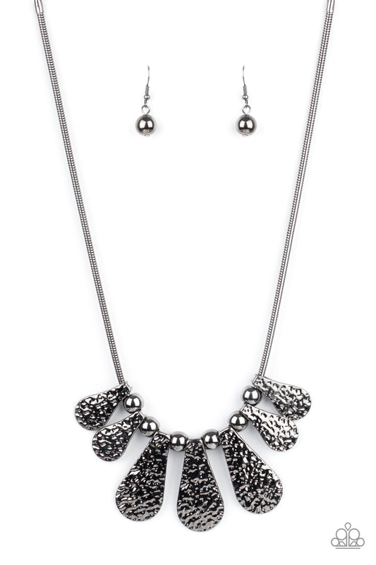 Gallery Goddess - Black Necklace Set